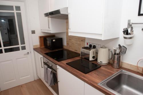 2 Bedroom Apartment In Prime Clifton Location