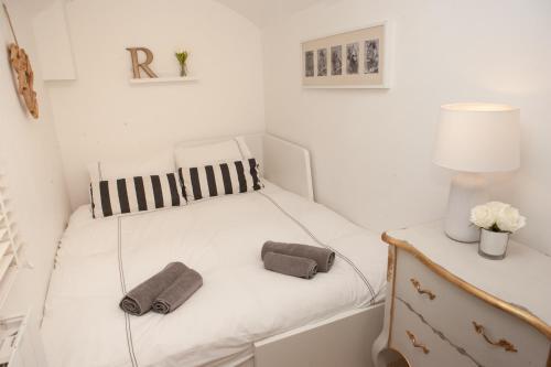 2 Bedroom Apartment In Prime Clifton Location