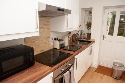 2 Bedroom Apartment In Prime Clifton Location