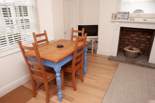 2 Bedroom Apartment In Prime Clifton Location