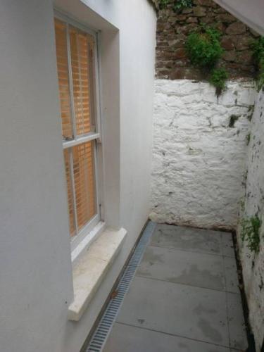 2 Bedroom Apartment In Prime Clifton Location