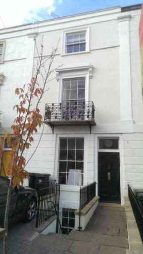 2 Bedroom Apartment In Prime Clifton Location
