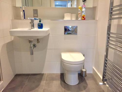 Modern 1 Bedroom Apartment In The City Centre