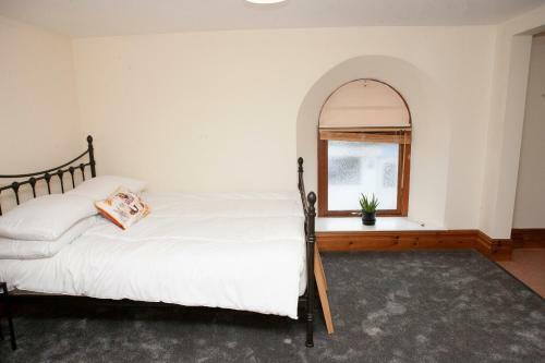 1 Bedroom Apartment By Gloucester Road