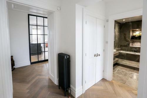 Luxurious Royal York Crescent Apartment