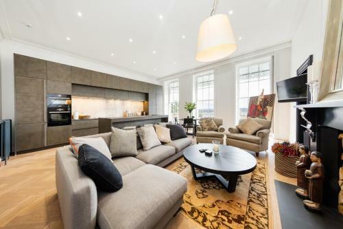 Luxurious Royal York Crescent Apartment