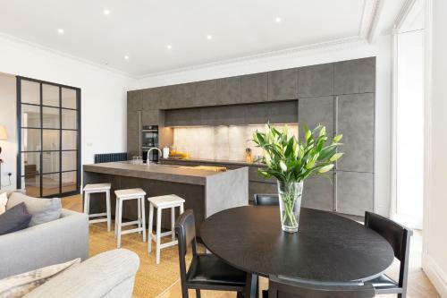 Luxurious Royal York Crescent Apartment