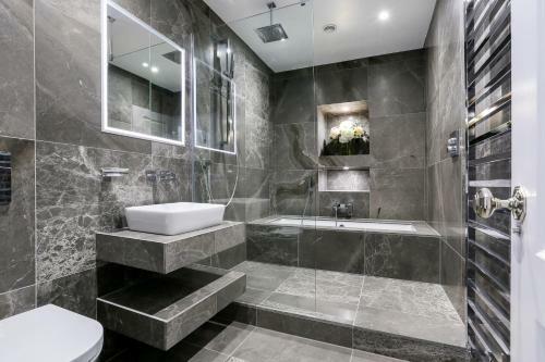 Luxurious Royal York Crescent Apartment