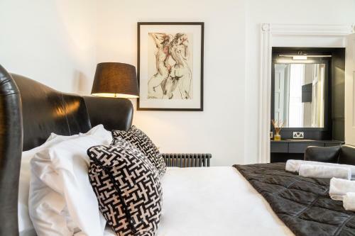 Luxurious Royal York Crescent Apartment