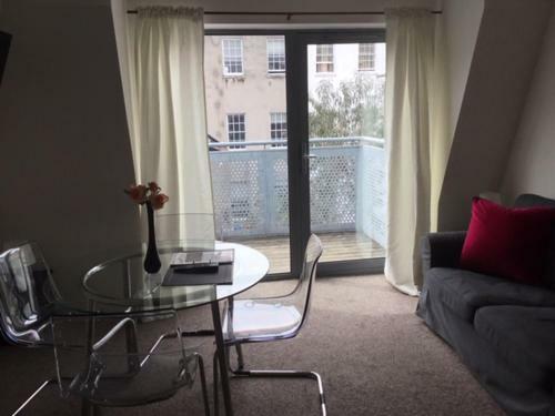 Pembroke Court Apartment