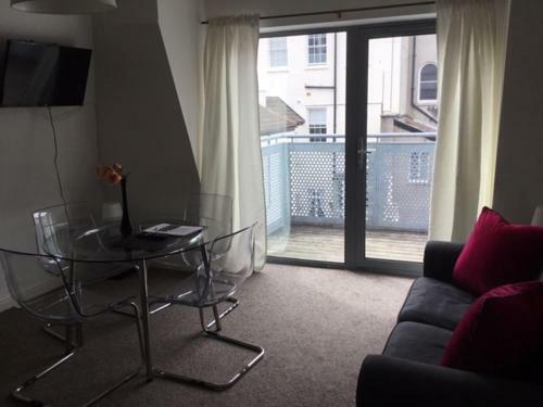 Pembroke Court Apartment