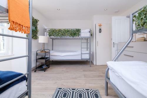 Apartamentos Large Property With Roof Terrace