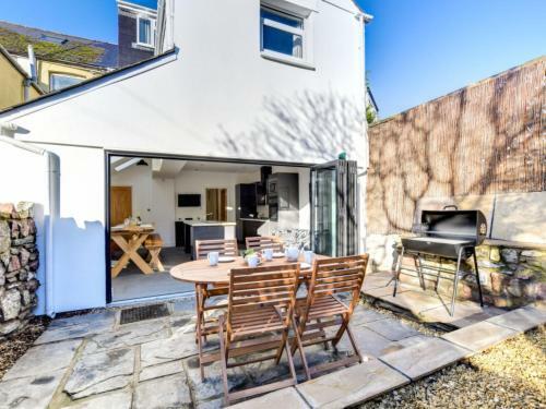 Holiday Home Ty Pontcanna