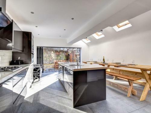 Holiday Home Ty Pontcanna