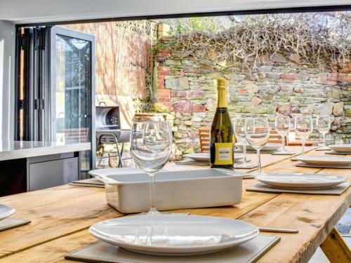 Holiday Home Ty Pontcanna