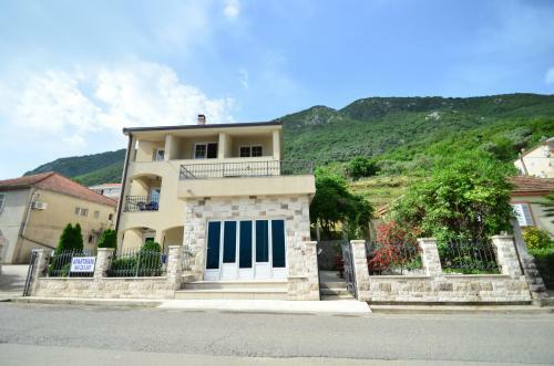 Apartments ?osovi?