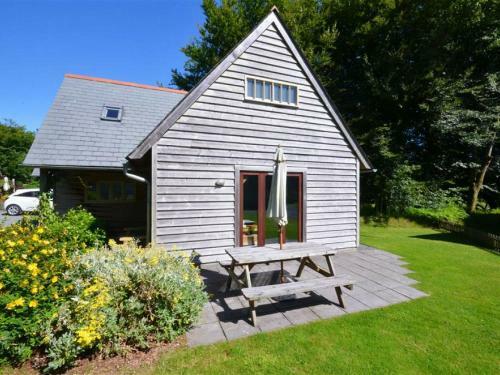 Modern Holiday Home In Davidstow With Garden