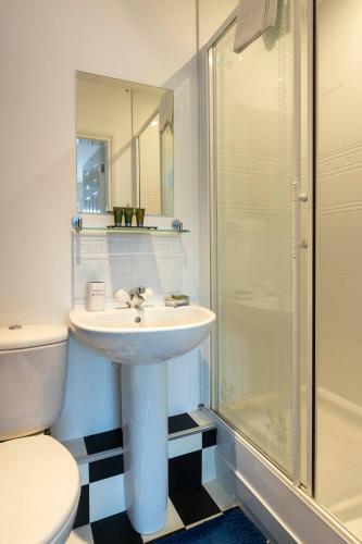 Donington 6 Serviced Apartment