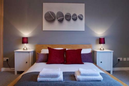 3 Bedroom Apartment With Private Roof Terrace Accommodates 8