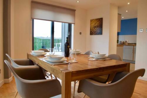 3 Bedroom Apartment With Private Roof Terrace Accommodates 8