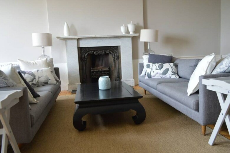 4 Bedroom Clock Tower Apartment In Edinburgh
