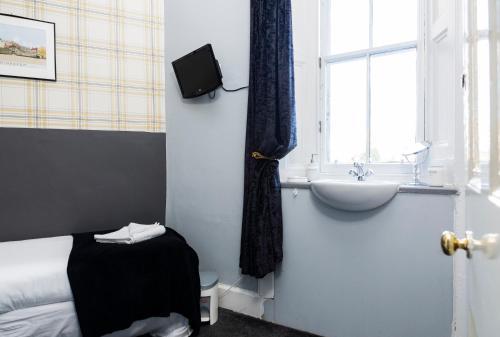 Hostal Claremont Guesthouse