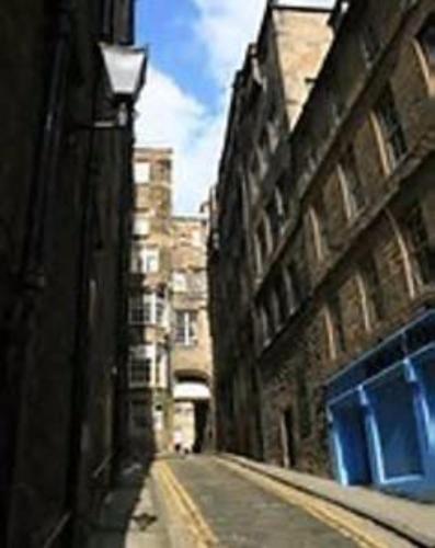 2 Bedroom Apartment In Pleasance Accommodates 4