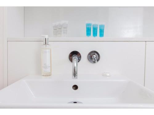 Elegant & Modern Apartment In Central Edinburgh