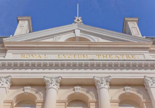 The Edinburgh Address - Castle View Apartment