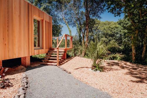 Lakeside Lodge