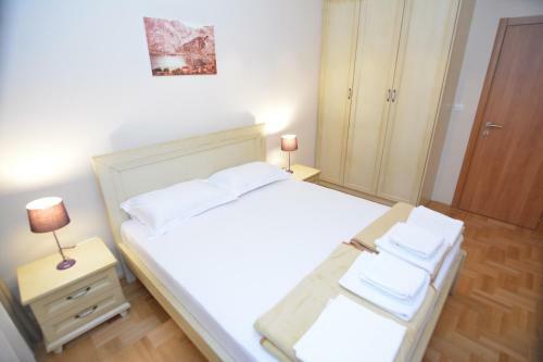 Hostal Rooms Dobrotski Dvori