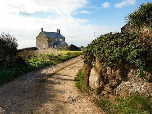 Kemyel Wartha Farmhouse