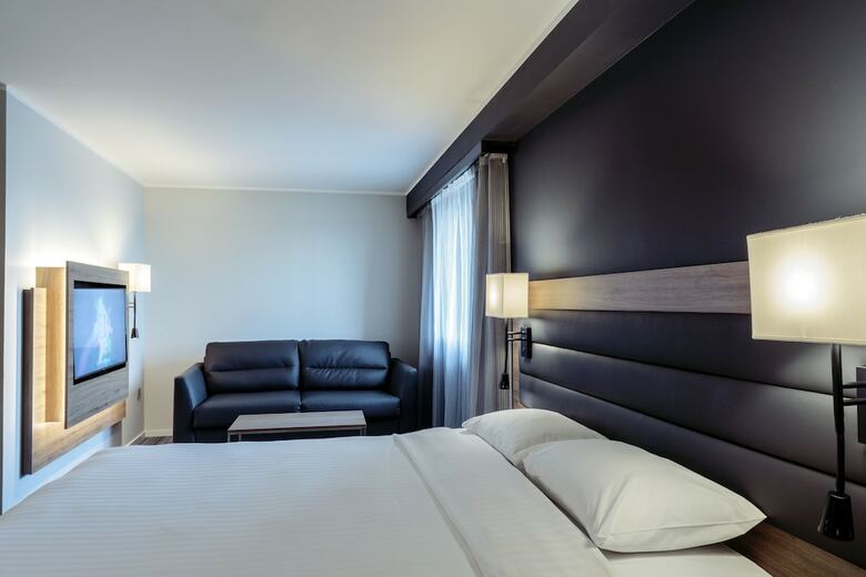 Hotel Moxy Edinburgh Airport