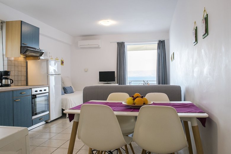 Meli Apartments & Villas
