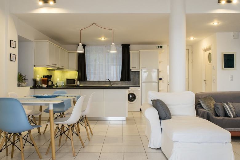 Meli Apartments & Villas