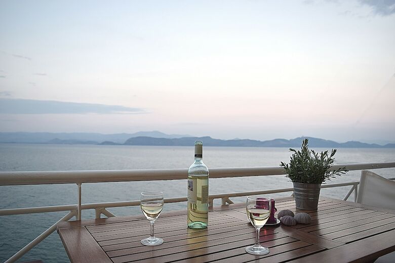 Meli Apartments & Villas