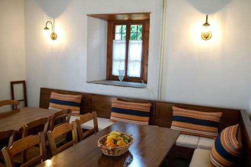 Hostal Alatinos