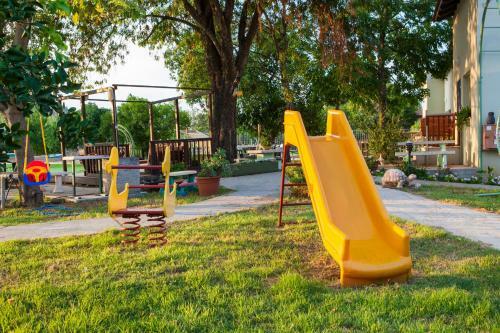 Agroturismo Nuriel Fruit & Guest House