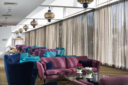 Seven Arches Hotel