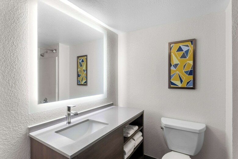 Hotel Comfort Suites Airport - Austin