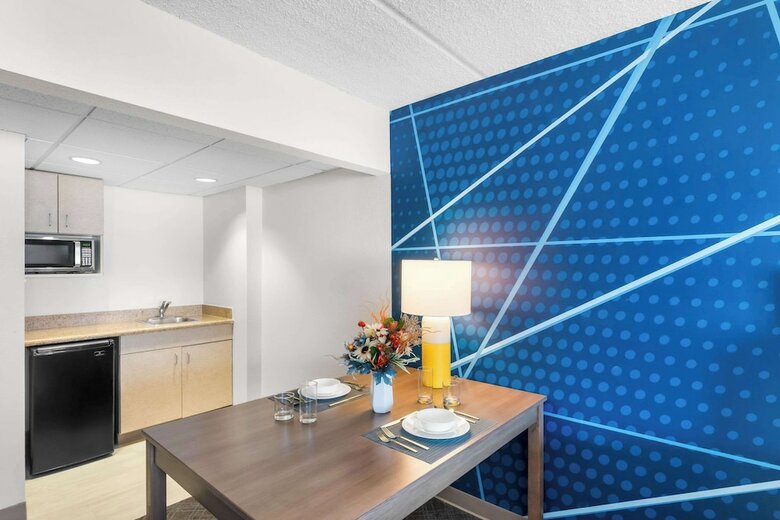 Hotel Comfort Suites Airport - Austin