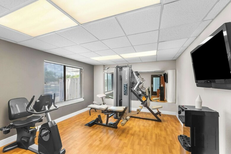 Hotel Comfort Suites Airport - Austin