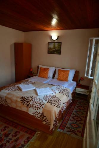 Hostal Pensiunea Cristina Si Pavel
