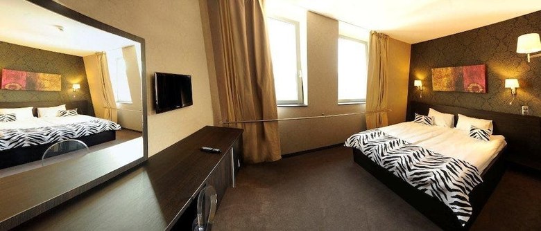 Plaza V Hotel