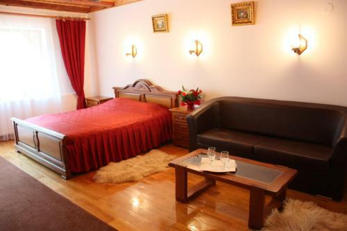 Hostal Pension Curmatura Stezii