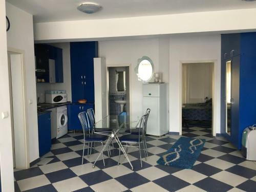 Club Topaz Apartments