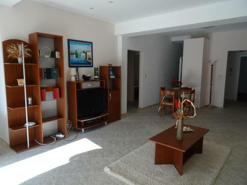 Club Topaz Apartments