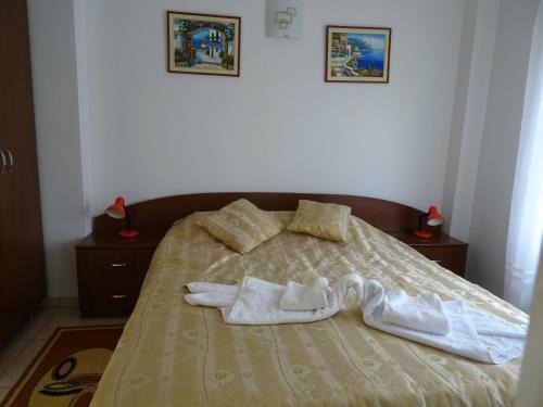 Club Topaz Apartments