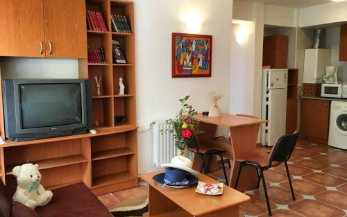 Club Topaz Apartments