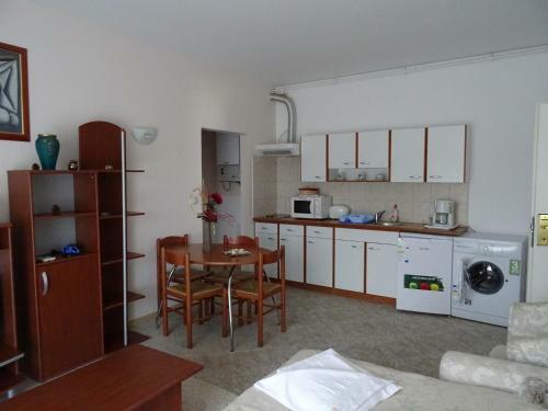 Club Topaz Apartments